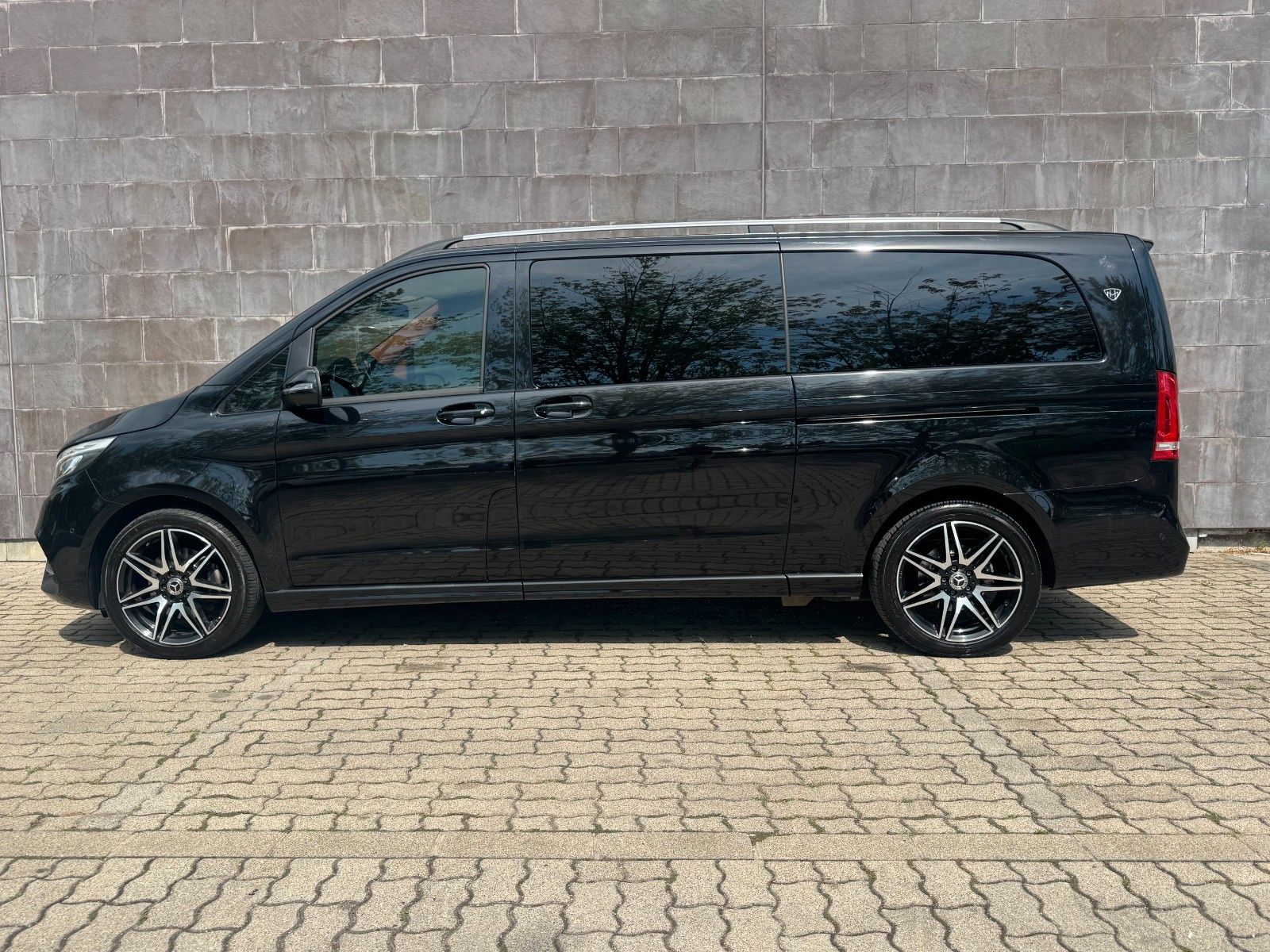 Mercedes-Benz V 300d EXCLUSIVE.AMG.4M.LUXUS UMBAU.TV.AHK.360° foto 5