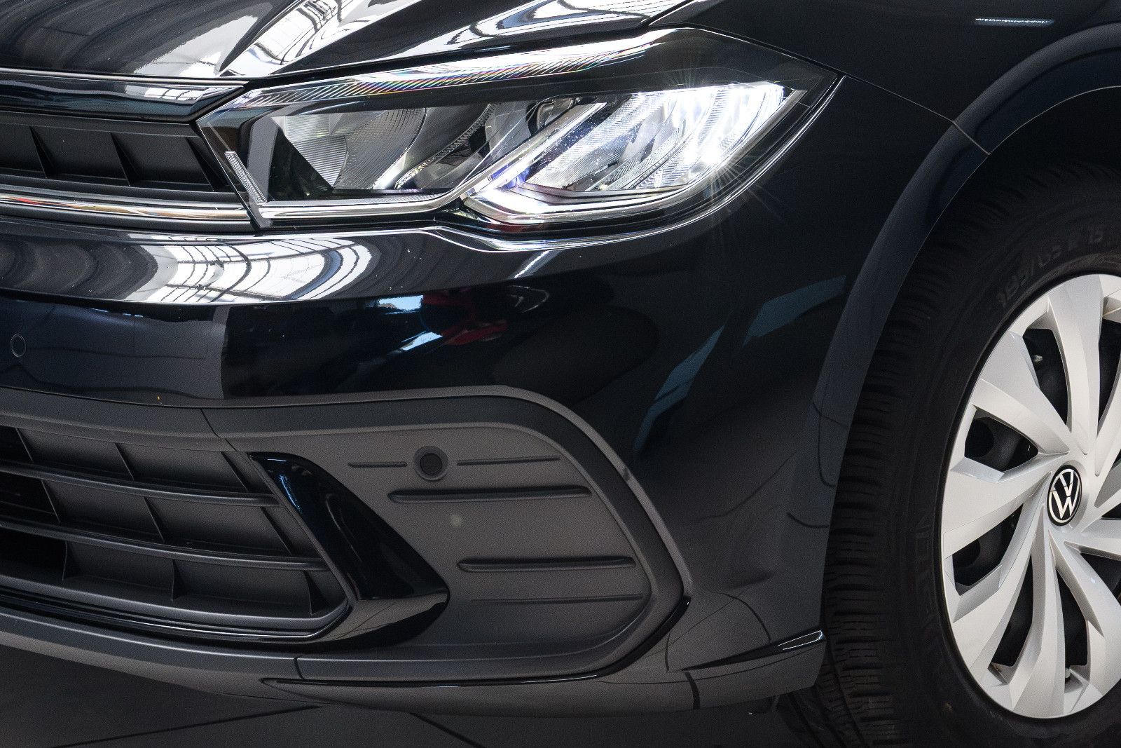 Fahrzeugabbildung Volkswagen Polo VI Life +Sitzheizung  +Allwetter