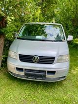 Volkswagen VW T5 Shuttle 9 Sitzer - Volkswagen T5 Shuttle mit Diesel-Antrieb