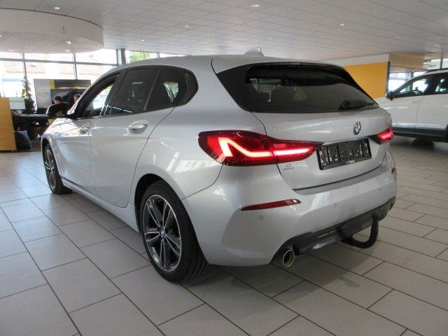 Fahrzeugabbildung BMW 118 i SportLine LED/NAVI/SHZ/PDC/AHK/STANDHZ/17"
