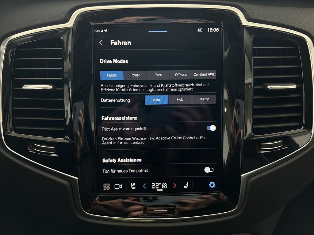 Volvo XC90 T8 Ultra Dark Recharge AWD FourC AHK 22Zoll
