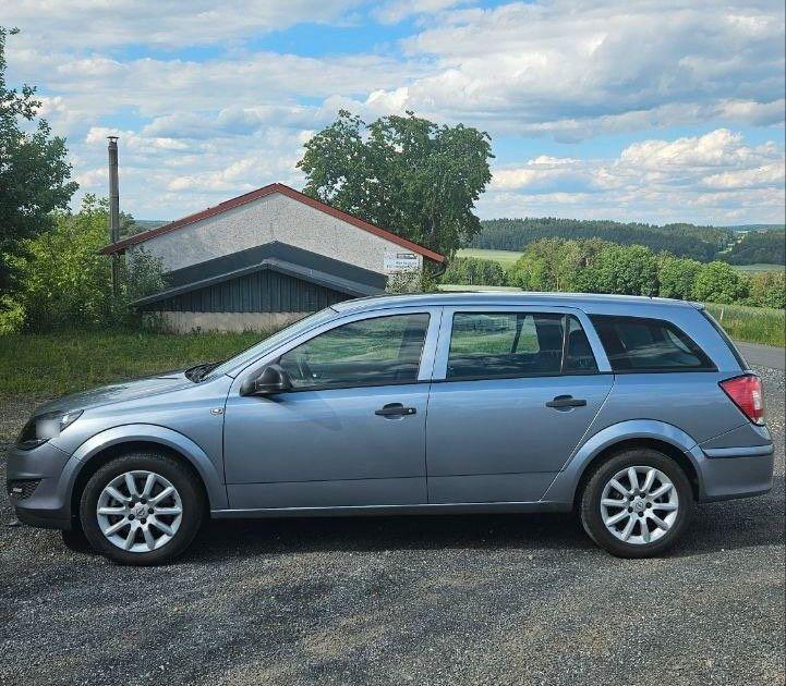 Opel Astra 2010 — photo 7