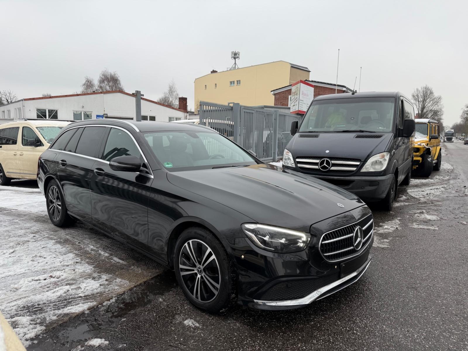 Mercedes-Benz E 200 d T Autom. Wiedscreen* Schwarz foliert