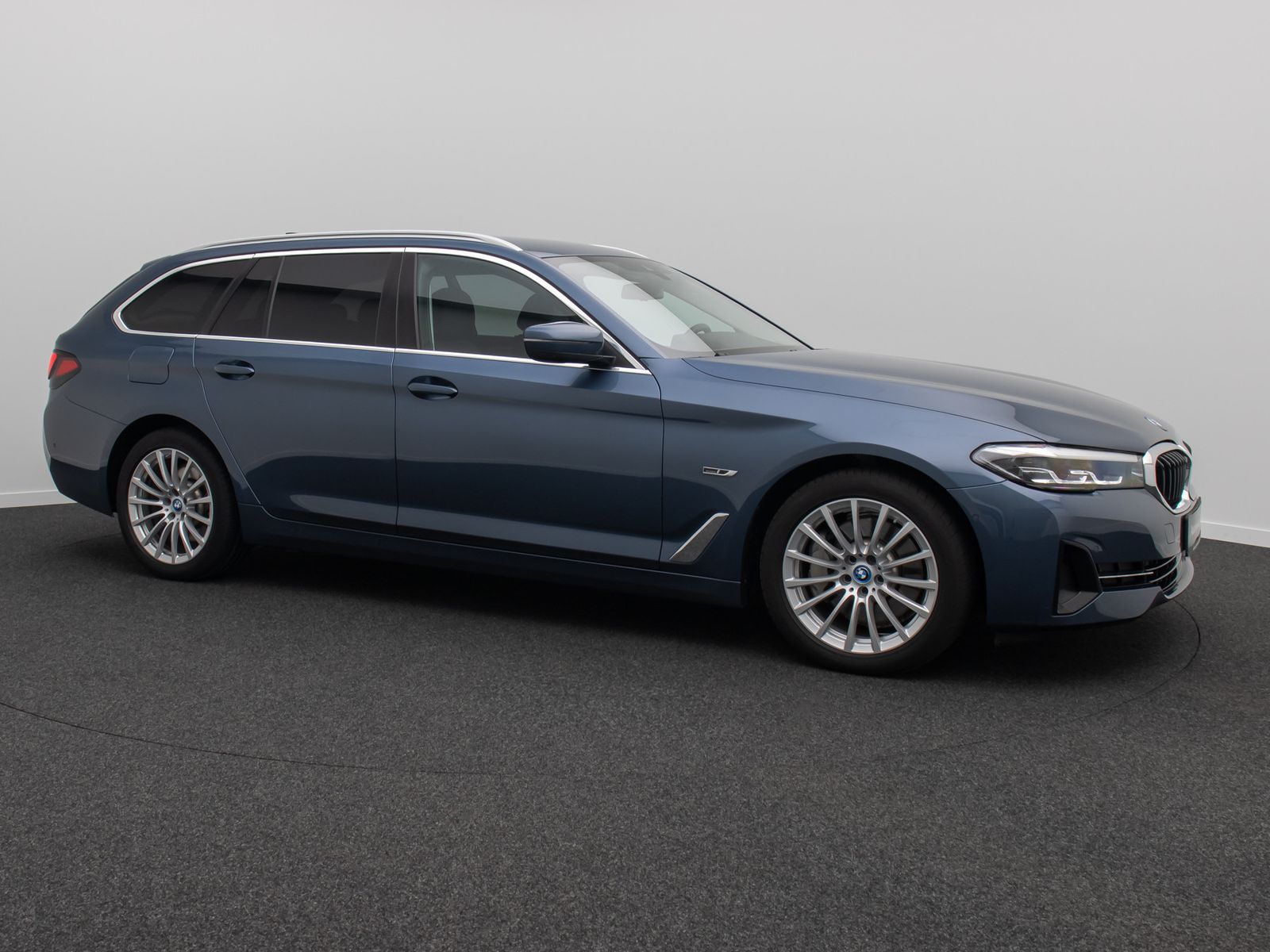Fahrzeugabbildung BMW 530e Kamera DAB HiFi Sport Leder Komfort Alarm