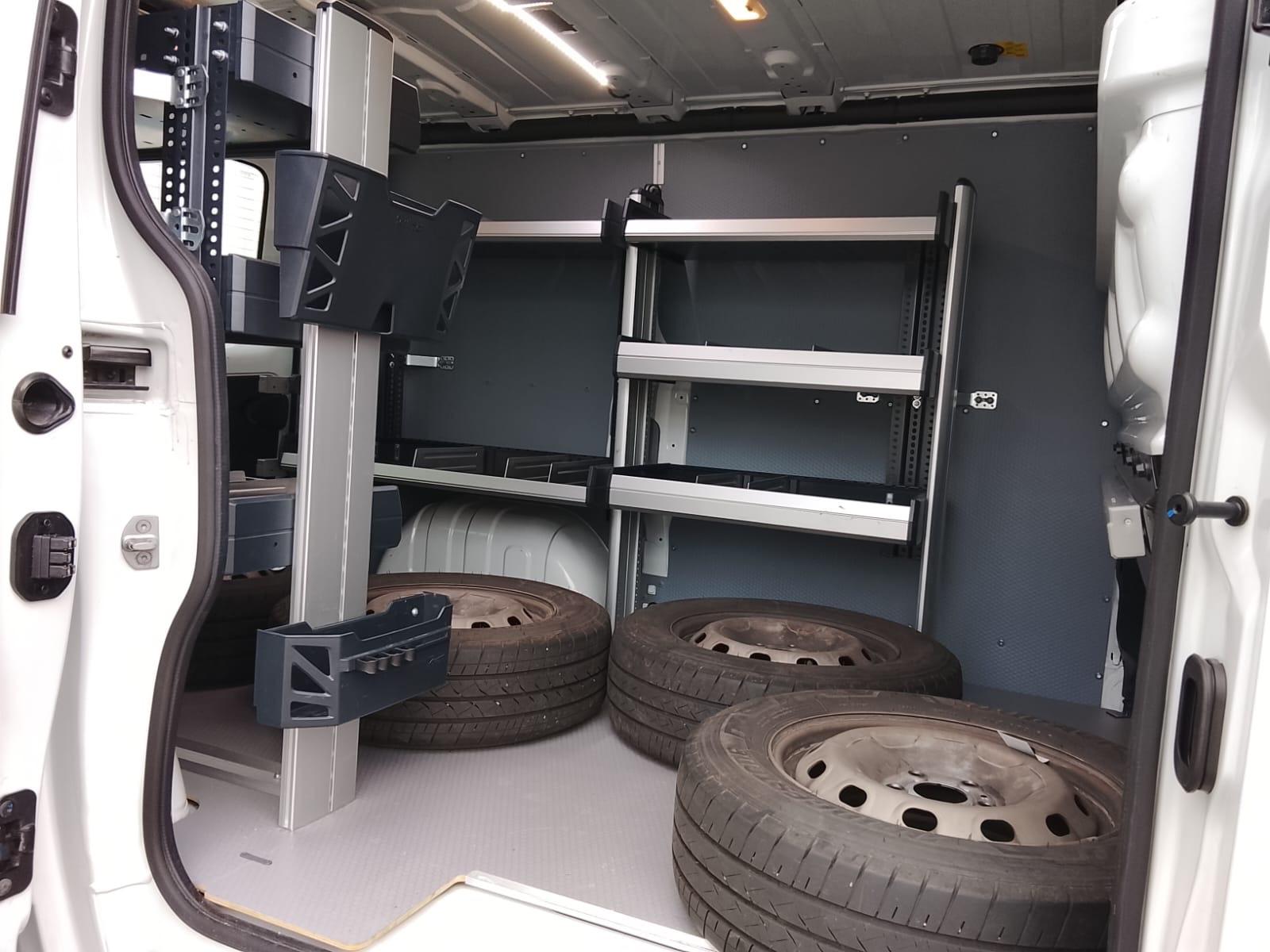 Renault Trafic L1H1 2,8t Komfort 2x Sortimo Regal C-LED, миниатюра 4