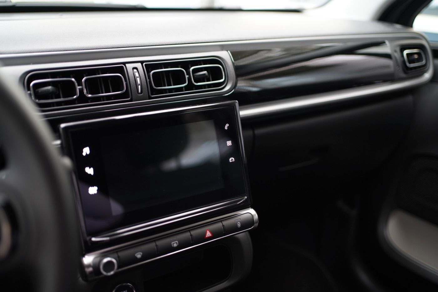 Fahrzeugabbildung Citroën C3 PureTech 110 EAT6 Shine Pack Automatik Navi