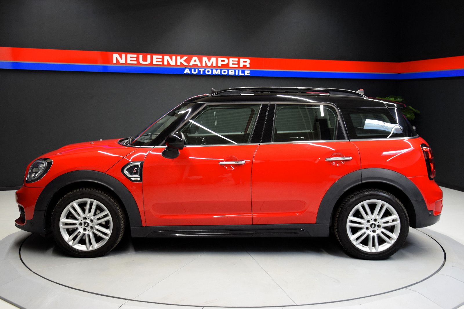 Fahrzeugabbildung MINI COOPER SD Countryman All4 Pano HuD h/k Kamera