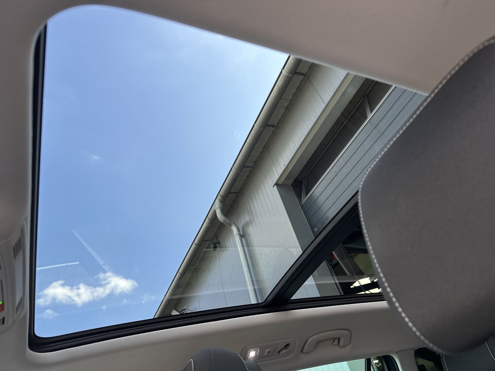 Fahrzeugabbildung Volkswagen Passat Variant Business 4M NAV+LED+AHK+PANO+360°