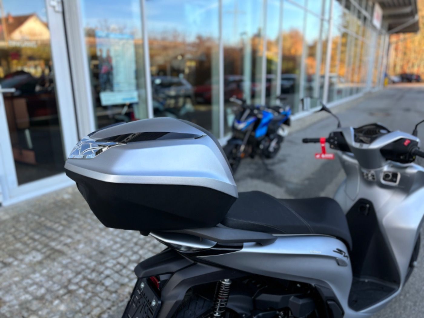 Fahrzeugabbildung Honda SH 350i inklusive Smart-Topcase Tageszulassung