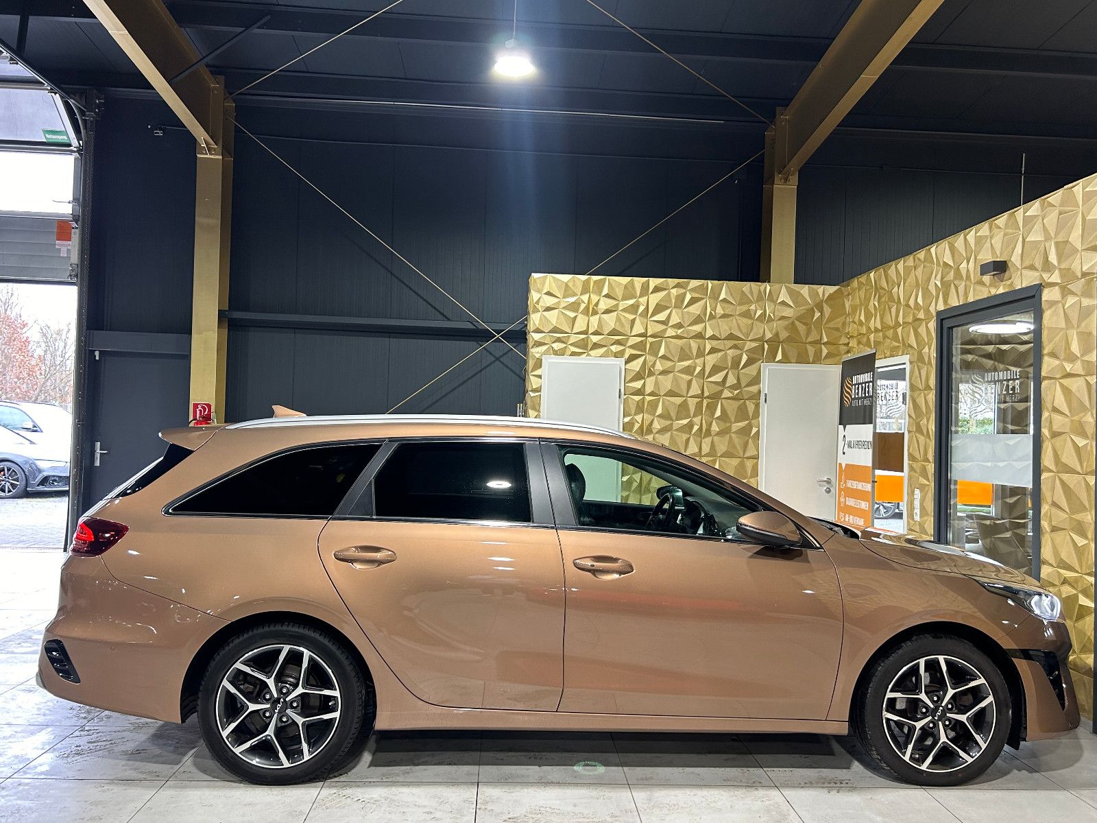 Fahrzeugabbildung Kia Ceed Sportswagon/Platinum Edition/DIGITAL-TACHO/