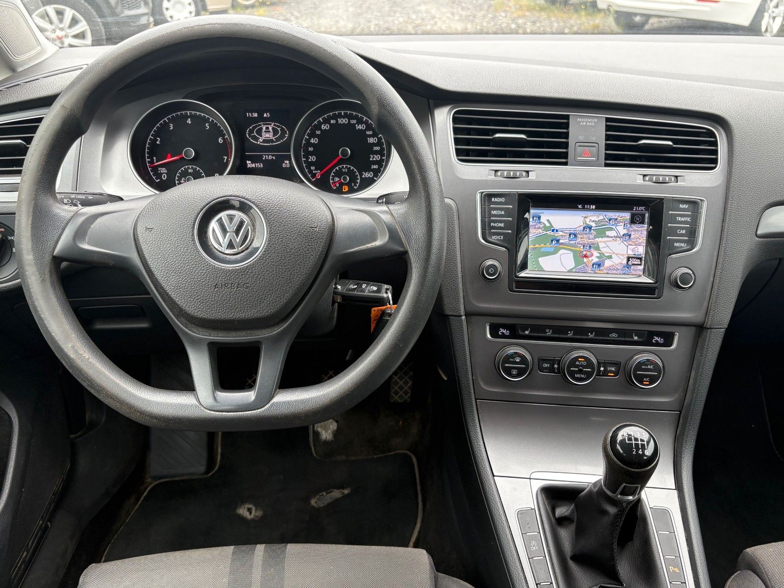 Fahrzeugabbildung Volkswagen Golf VII 1.2 TSI Trendline Navi SPORTSITZE Klima