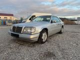 Mercedes-Benz CE 220 - Mercedes-Benz CE 220 mit Benzin-Antrieb: Coupé