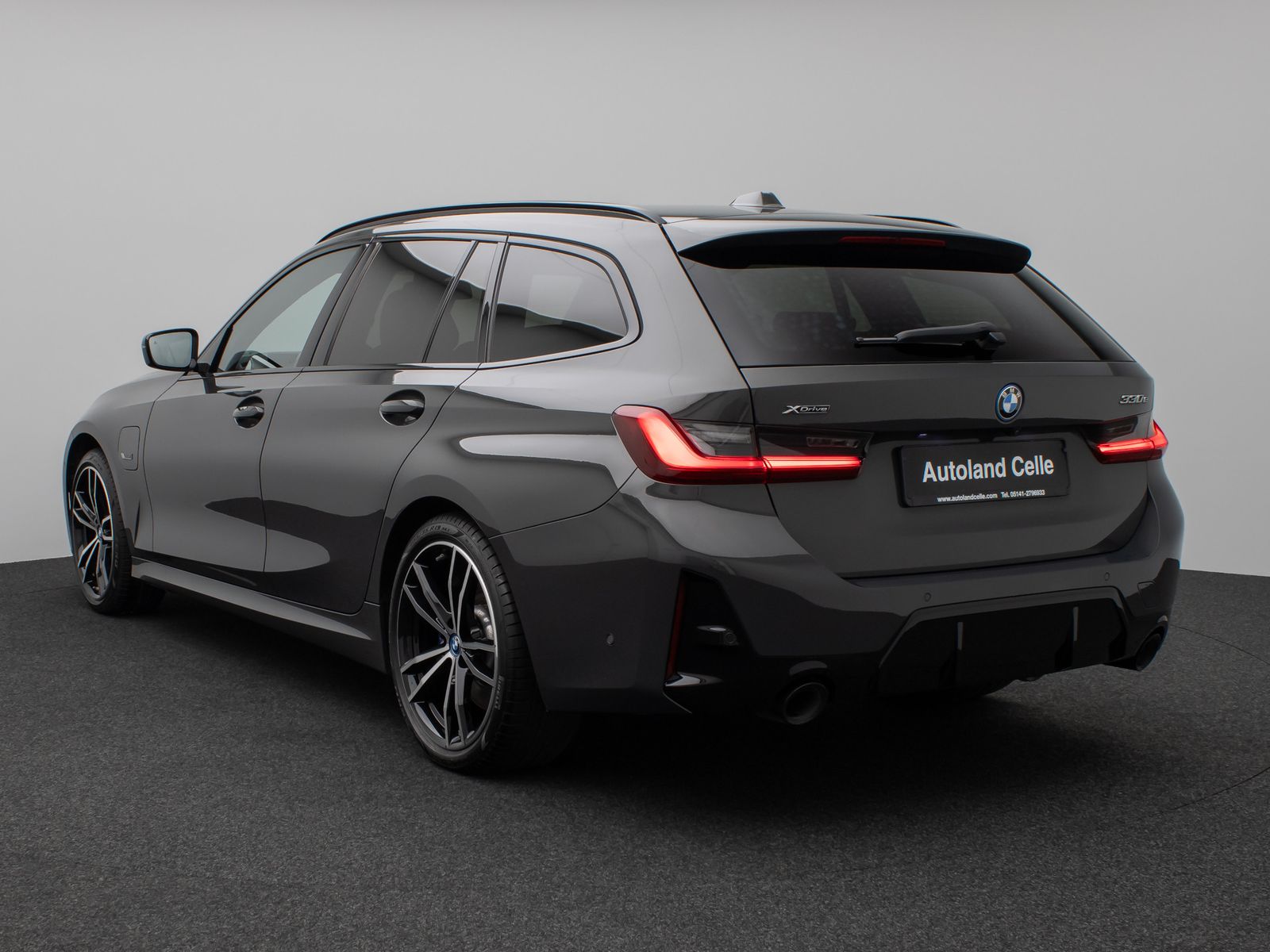 Fahrzeugabbildung BMW 330e xD M Sport Panorama Kamera HUD H/K AHK 19"