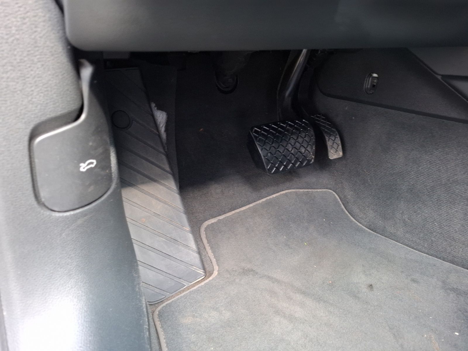 Fahrzeugabbildung Audi A4 Avant 35 TDI advanced S-tronic Navi AVC HUD B