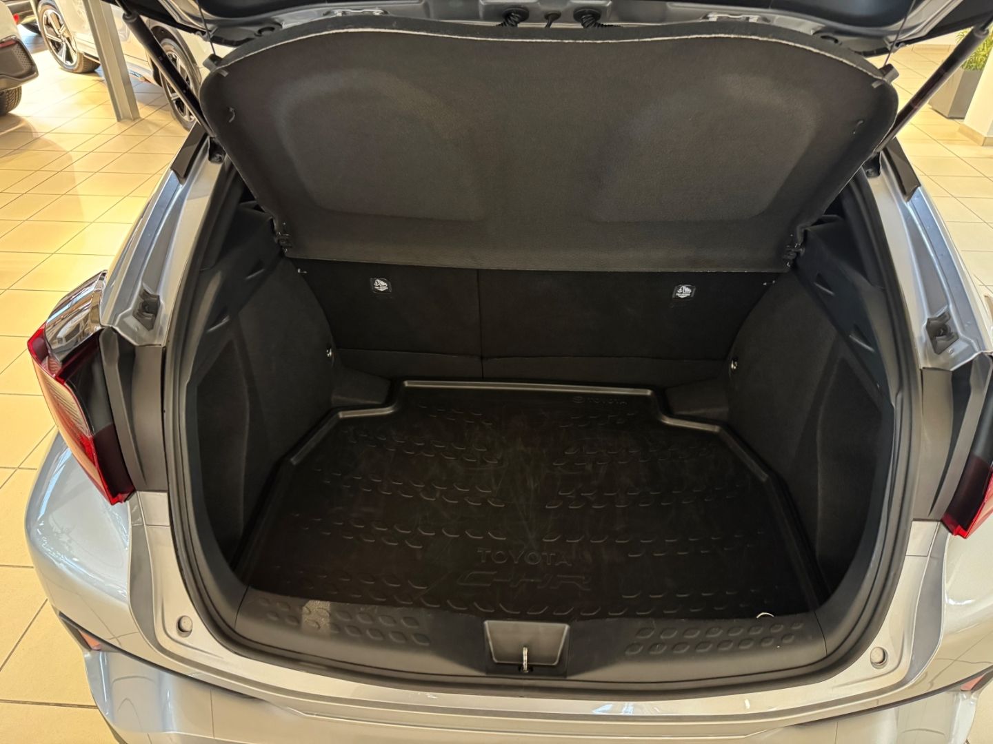 Toyota C-HR Hybrid Team D NAVI Sitzheizung KAmera Garan foto 10