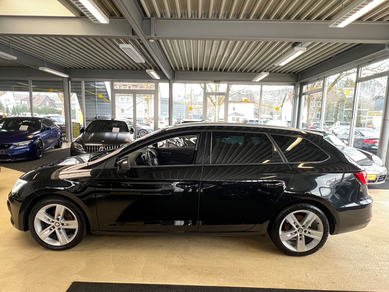 Fahrzeugabbildung SEAT Leon ST FR *AMBIENTE*KAMERA*CARPLAY*