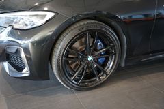 BMW M340i Touring xDrive | Laser | Pano | HuD | 19 BMW M340i Touring xDrive | Laser | Pano | HuD | 19