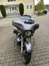 Harley-Davidson Street Glide - Motorräder in Freiburg