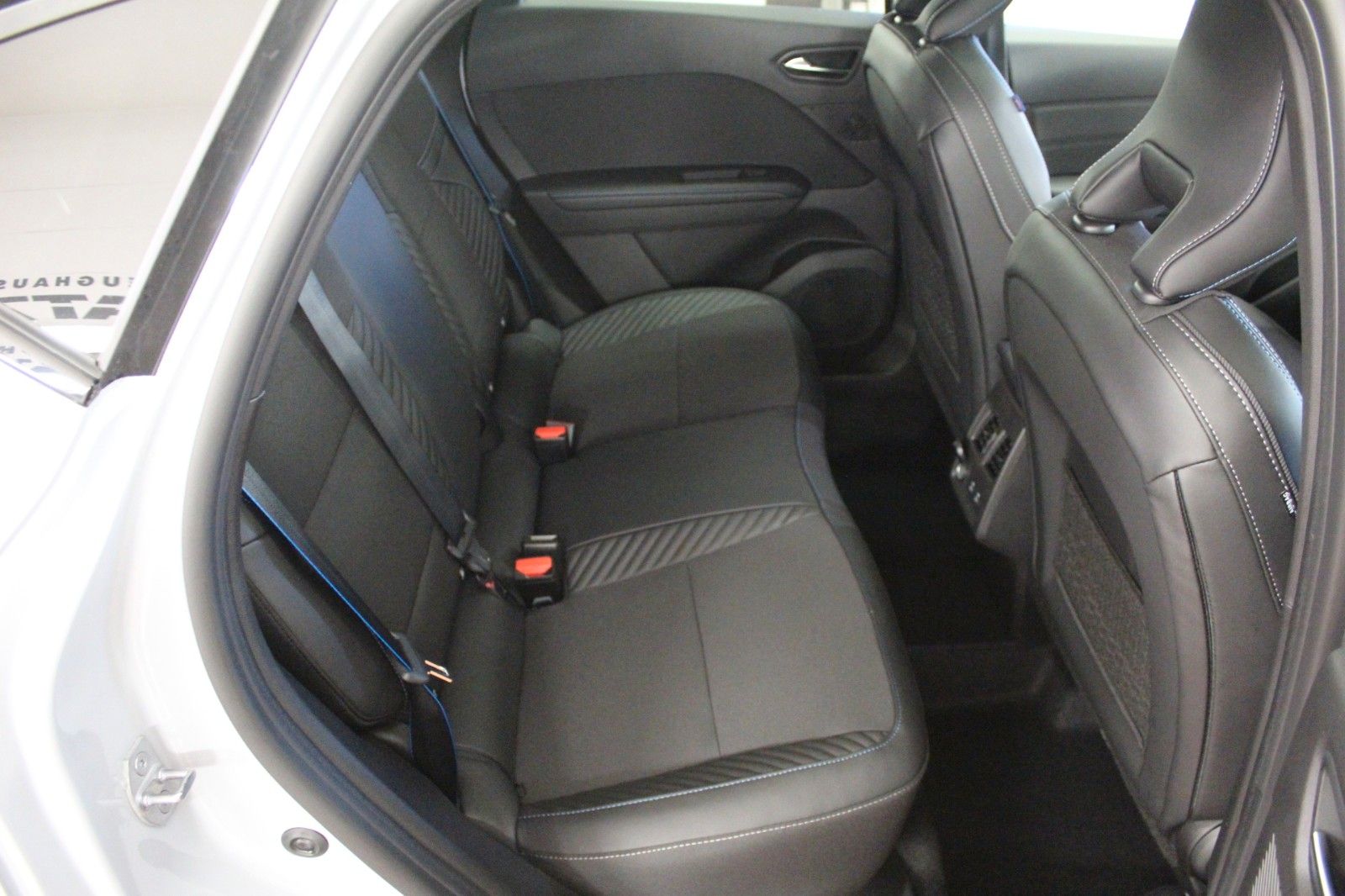 Fahrzeugabbildung Renault Captur Full Hybrid 160 E-Tech Esprit Alpine