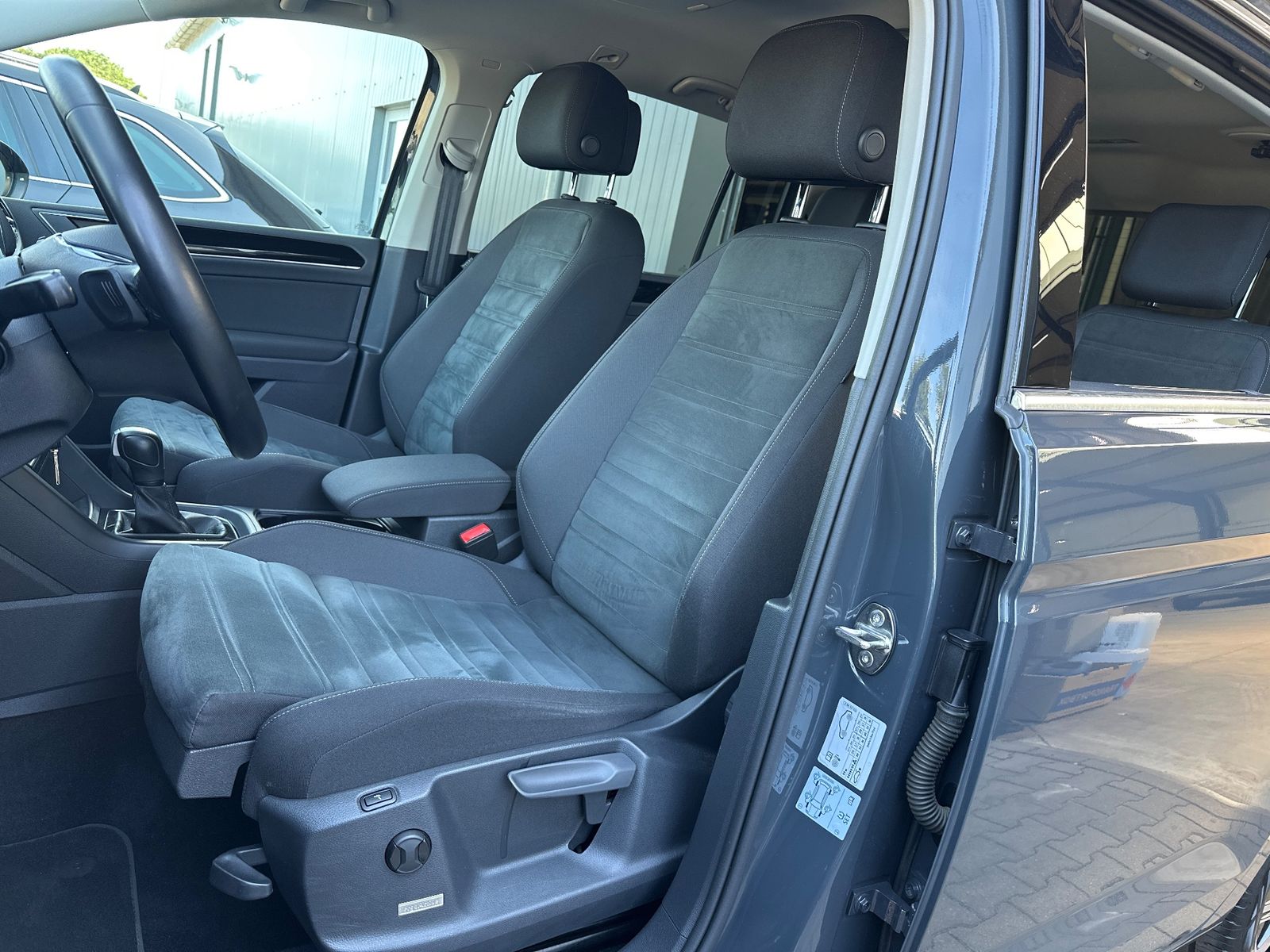 Fahrzeugabbildung Volkswagen Touran 2.0 TDI DSG Highline NAV+LED+KAM+AHK+1HD