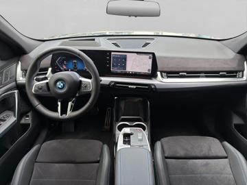 2026 BMW IX2 缩略图 21