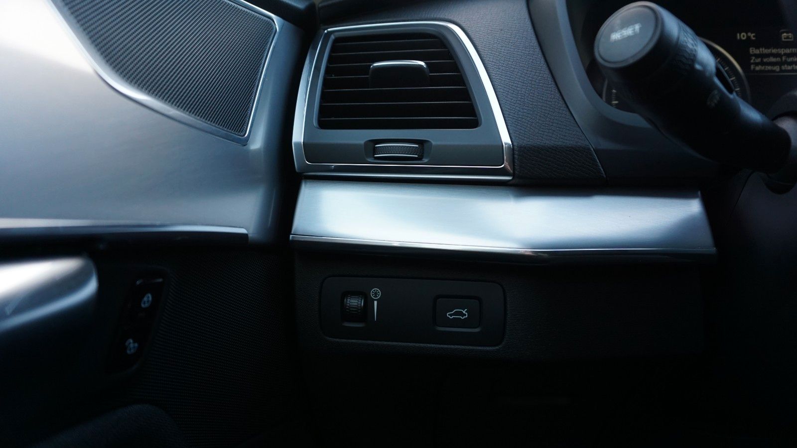 Fahrzeugabbildung Volvo XC90 Momentum AWD, Kamera, Navi, LED