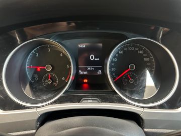 MYAUTOCENTER – Gebraucht- und Jahreswagen mit Werkstattservice in Pfaffenhofen Volkswagen Touran *1.HAND*Tempo*Klima*AHK*PDC*
