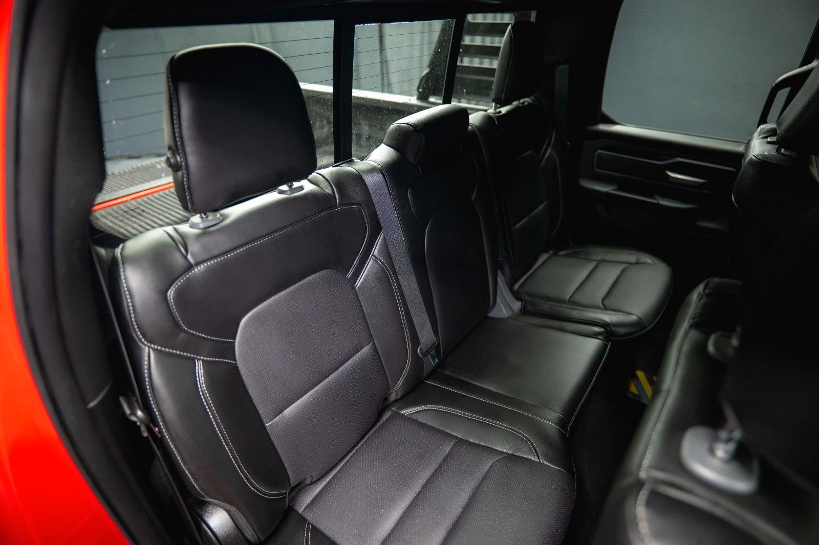 Fahrzeugabbildung Dodge RAM 5.7 V8 HEMI 4x4 OFFROAD Night-Paket *LED*19%