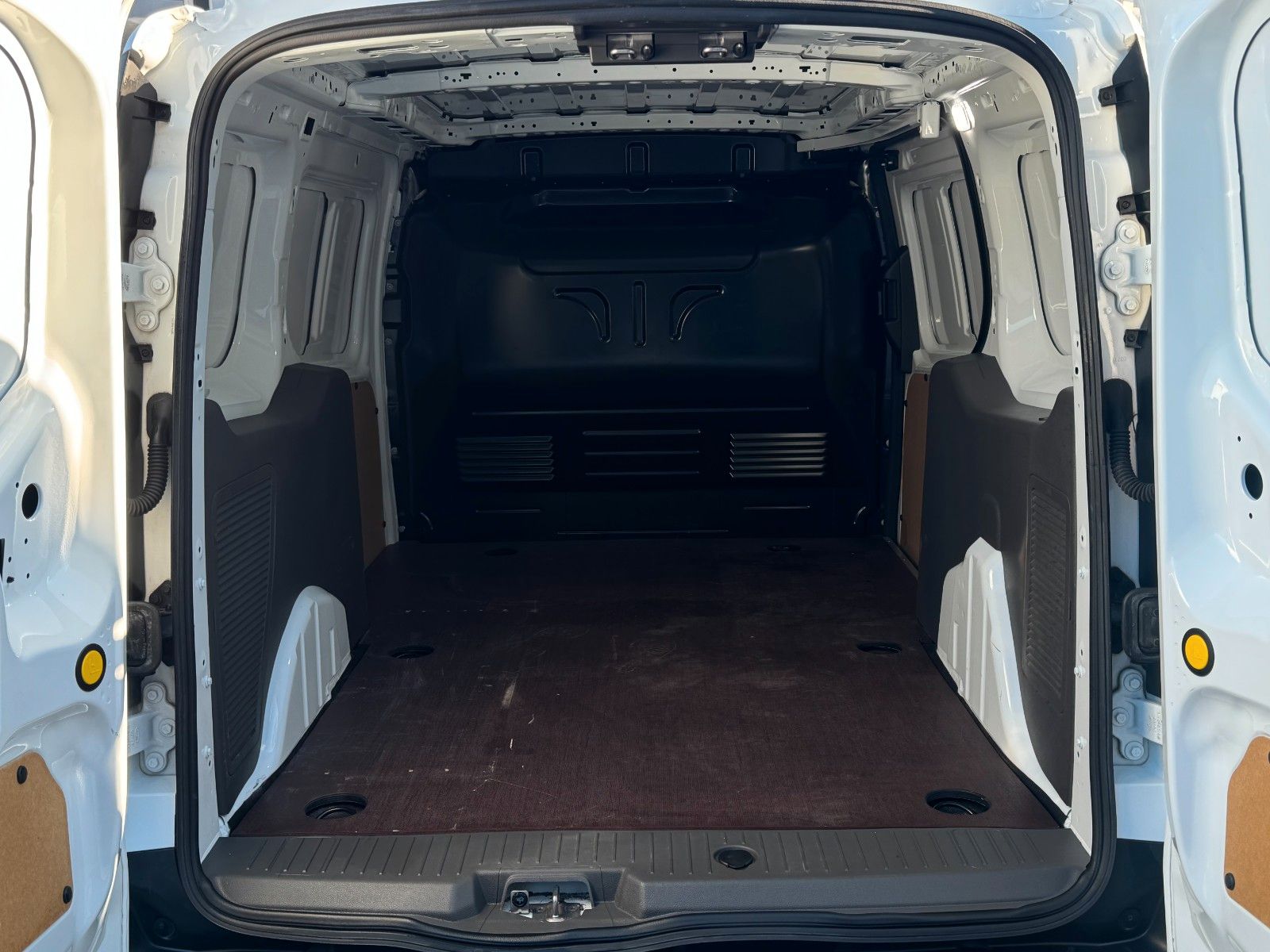 Fahrzeugabbildung Ford Transit Connect 230 L2 Autm. Trend 4d AHK