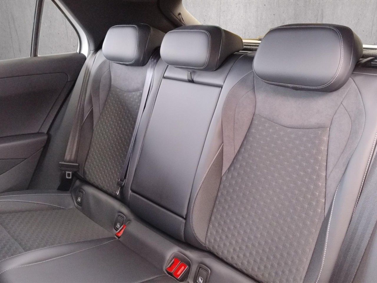 T-Roc R-Line 1.5 eTSI DSG Klima Sitzheizung
