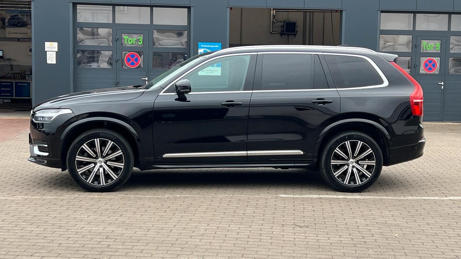 Fahrzeugabbildung Volvo XC90 B5D AWD Plus Bright*LED*STHZ*360*AHK*ALARM