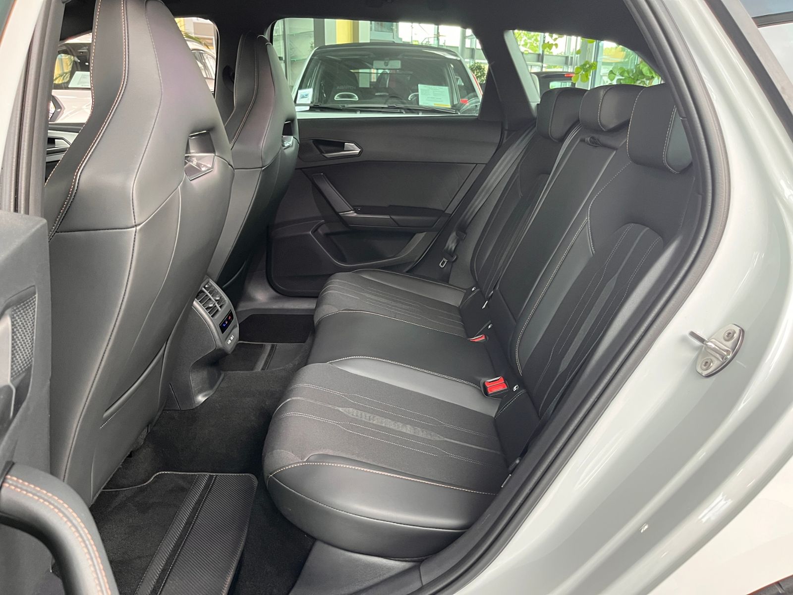 Fahrzeugabbildung CUPRA Leon Sportstourer VZ e-Hybrid RFK SHZ NAV