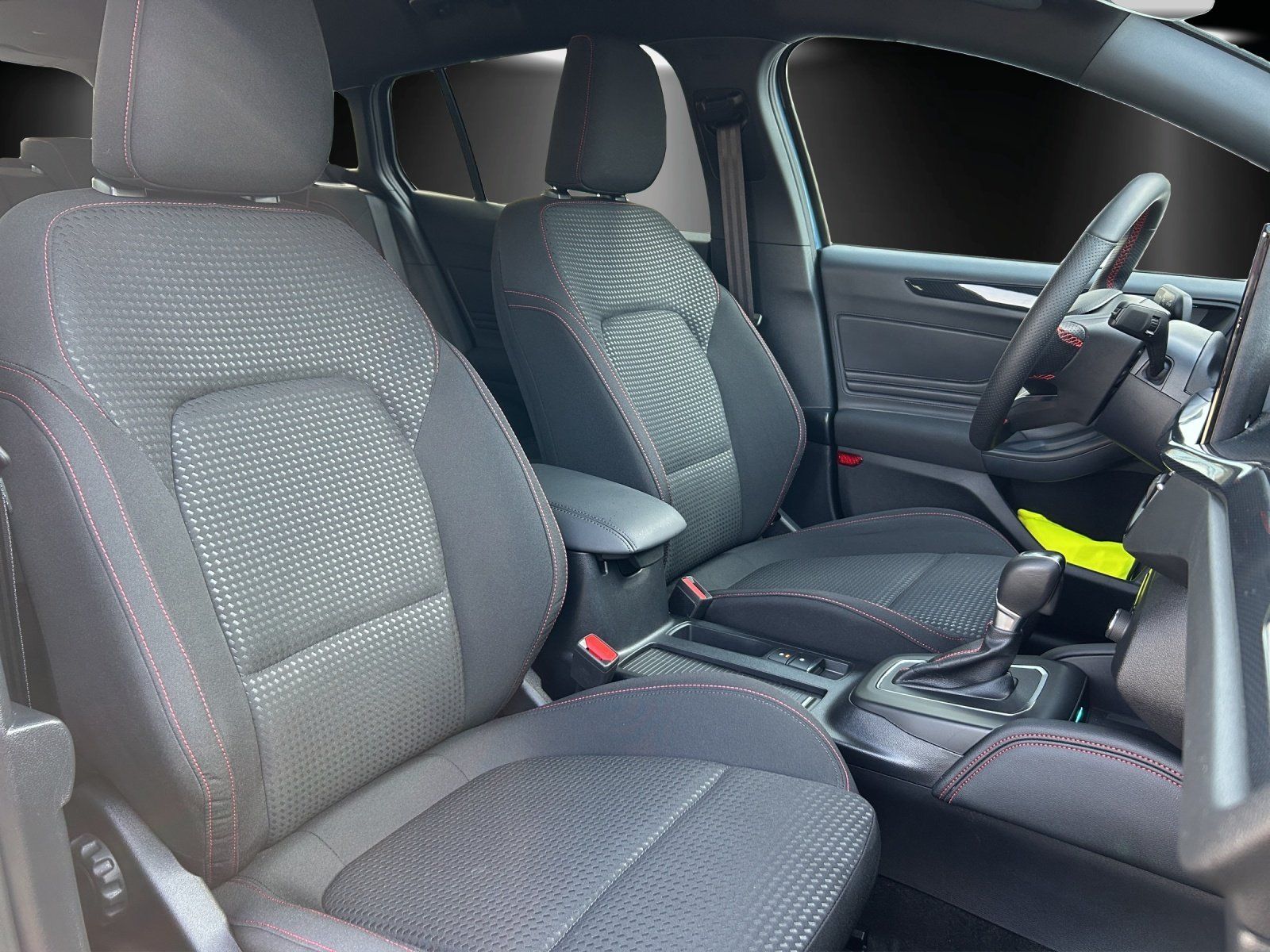 Fahrzeugabbildung Ford Focus 1.0 ST-Line X Aut./LED/ACC/KAMERA/AHK/NAVI
