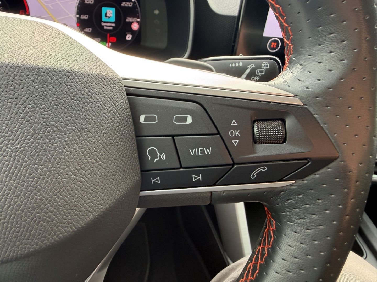 Fahrzeugabbildung SEAT Leon Sportstourer FR Navi Digitales Cockpit LED
