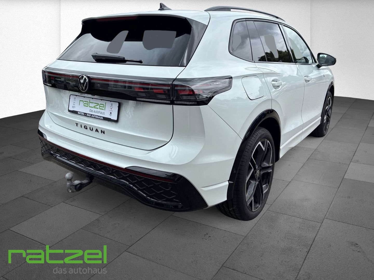 Fahrzeugabbildung Volkswagen Tiguan 4Motion 2.0 TDI R-Line DSG HUD AHK Kamera
