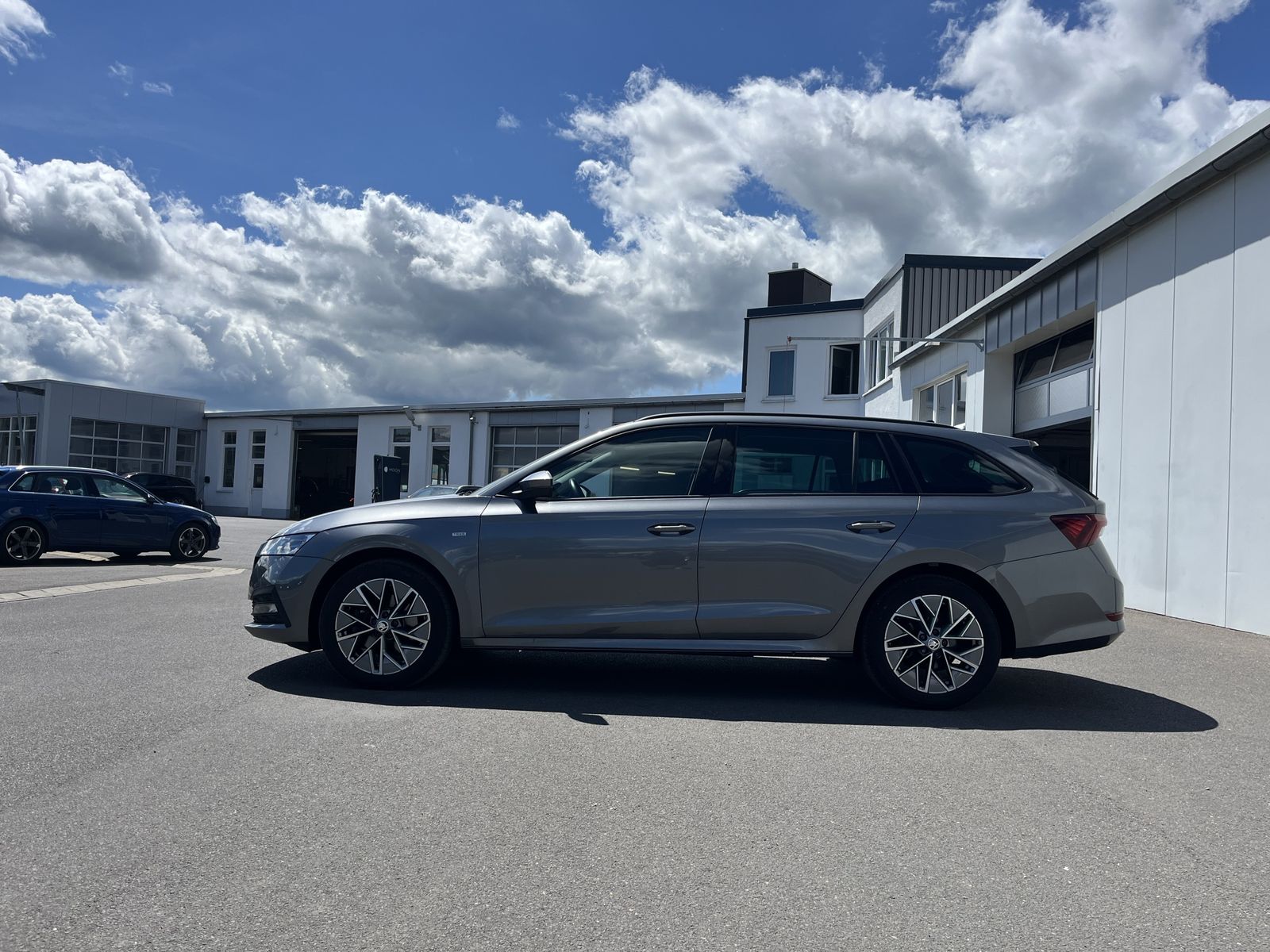 Skoda Octavia Combi 2.0 TDI 4x4 DSG Blackline m.2 foto 2
