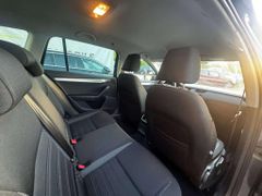 Fahrzeugabbildung Skoda Octavia Ambition DSG PDC DAB SCHECKHEFTGEPFLEGT