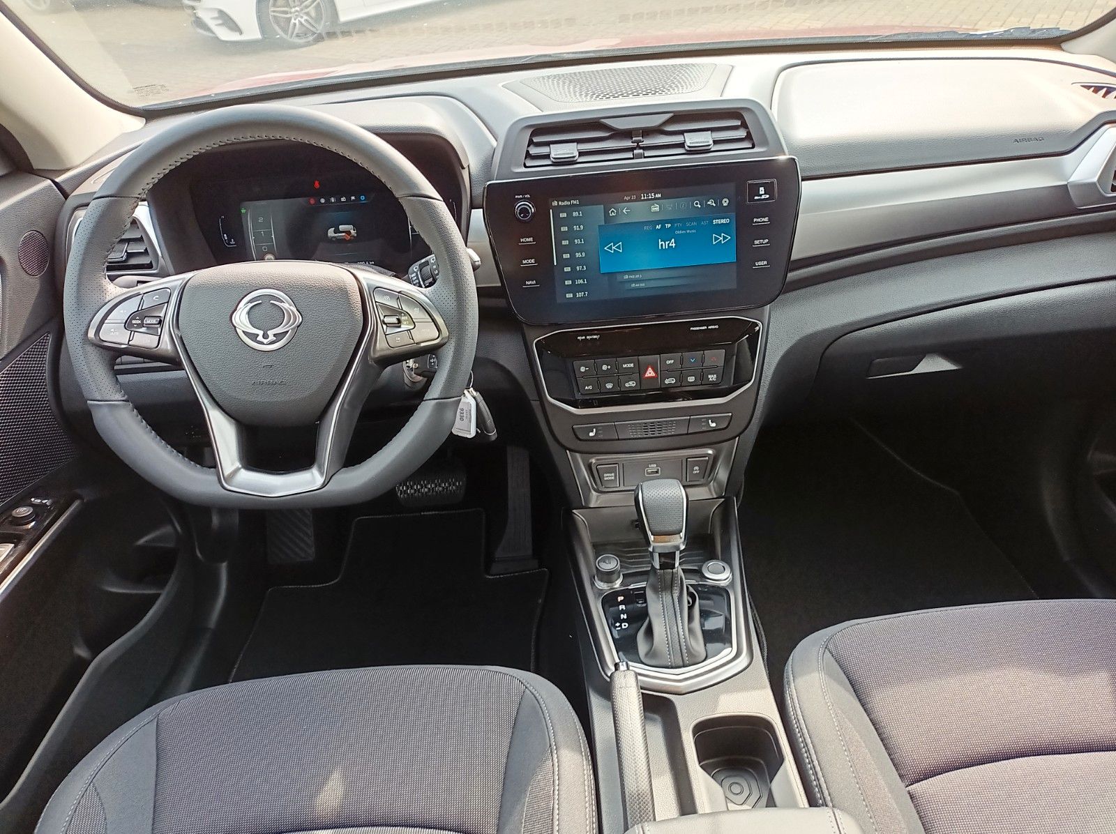 Fahrzeugabbildung KGM TIVOLI+BLISS+LH+SH+EPH KAMERA+ANDROID+5JGARANTIE