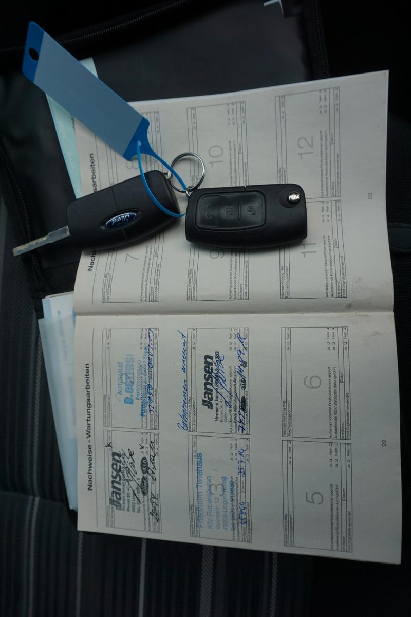 Ford Focus 2010 — photo 12