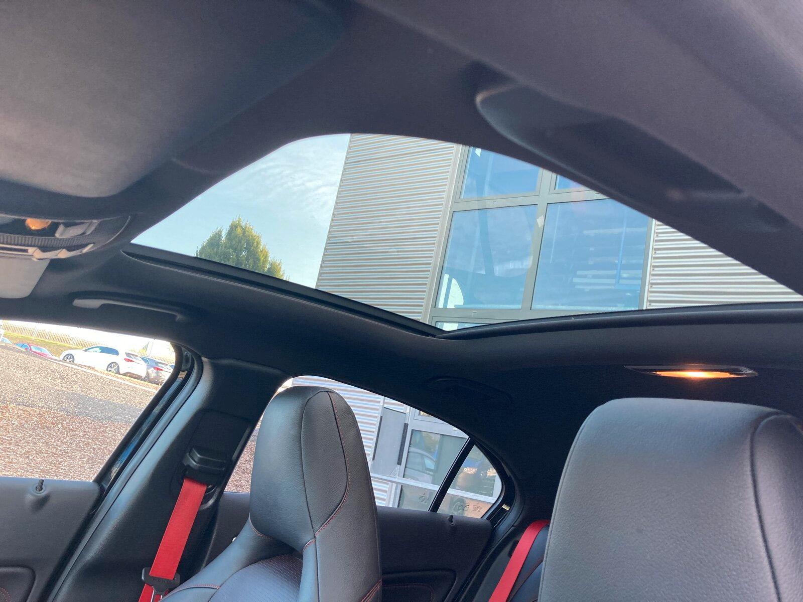 Mercedes-Benz A 250 AMG Line *COMAND*Pano*Distr*HarmanKardon®*