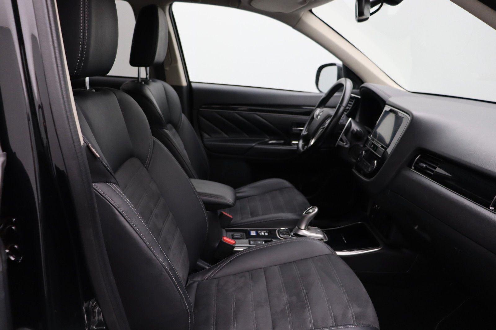 Fahrzeugabbildung Mitsubishi Outlander PHEV 2.4 Basis 4WD