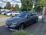 Mercedes-Benz E 220 T-Modell 4Matic Avantgarde Kamera 1.Hand = - mit Diesel-Antrieb: Behindertengerecht, Kombi