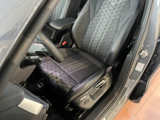 Fahrzeugabbildung Volkswagen Tayron 2.0 TDI DSG 4M R-LINE AHK IQ.LIGHT PANO H