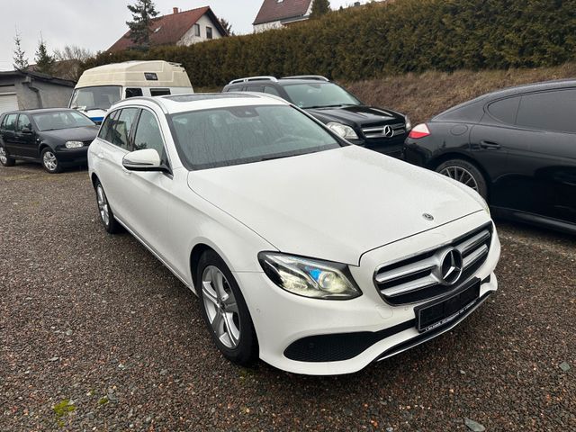 Mercedes-Benz E 220d T Automatik mit Schiebedach und AHZV