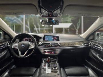BMW 750 - 9