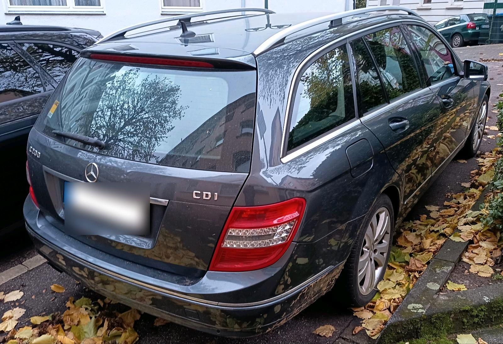 Mercedes-Benz C200 2011 — interior