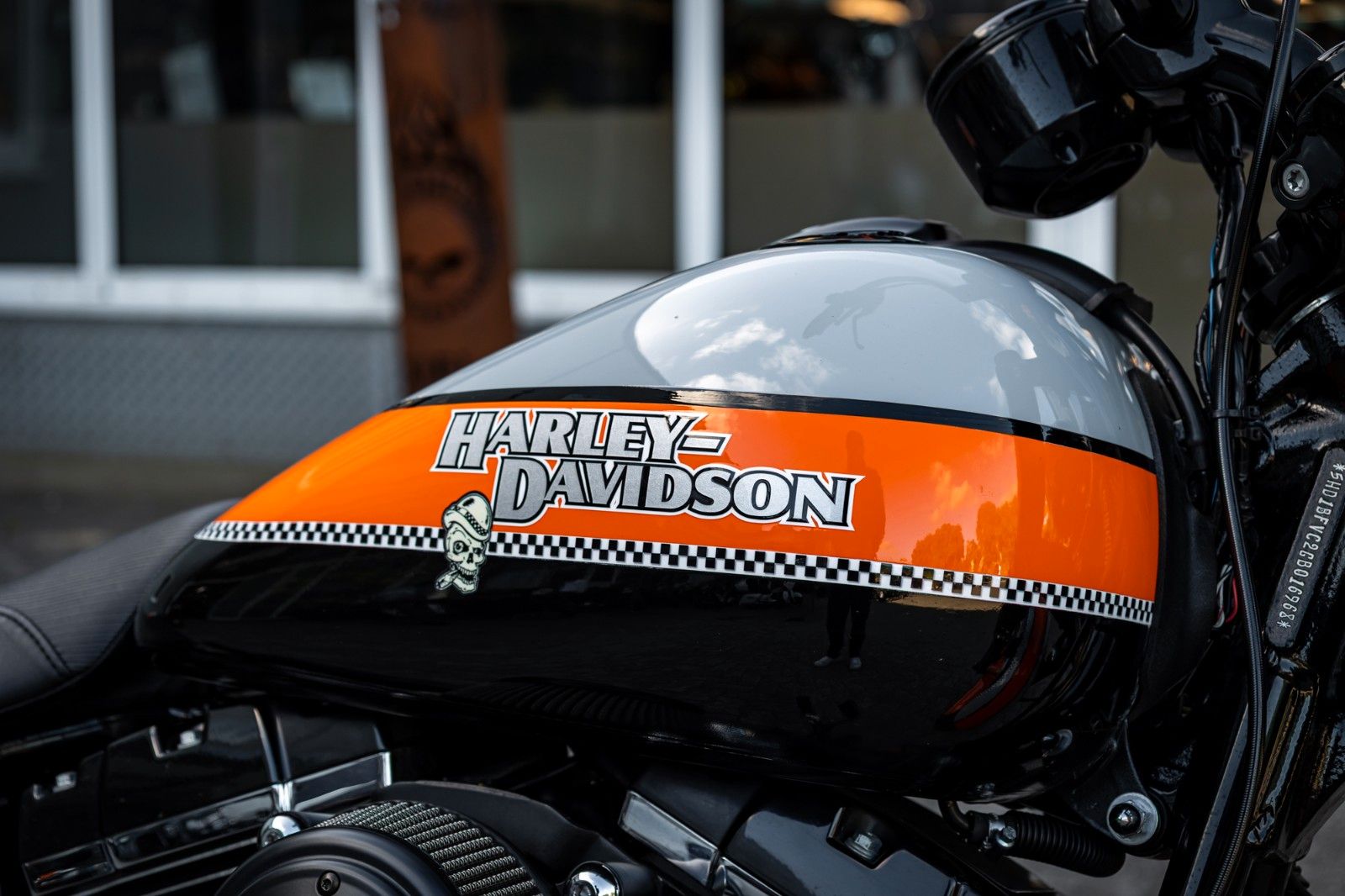 Fahrzeugabbildung Harley-Davidson FXSB Breakout 103 - Kesstech/Airride/Heckumbau -