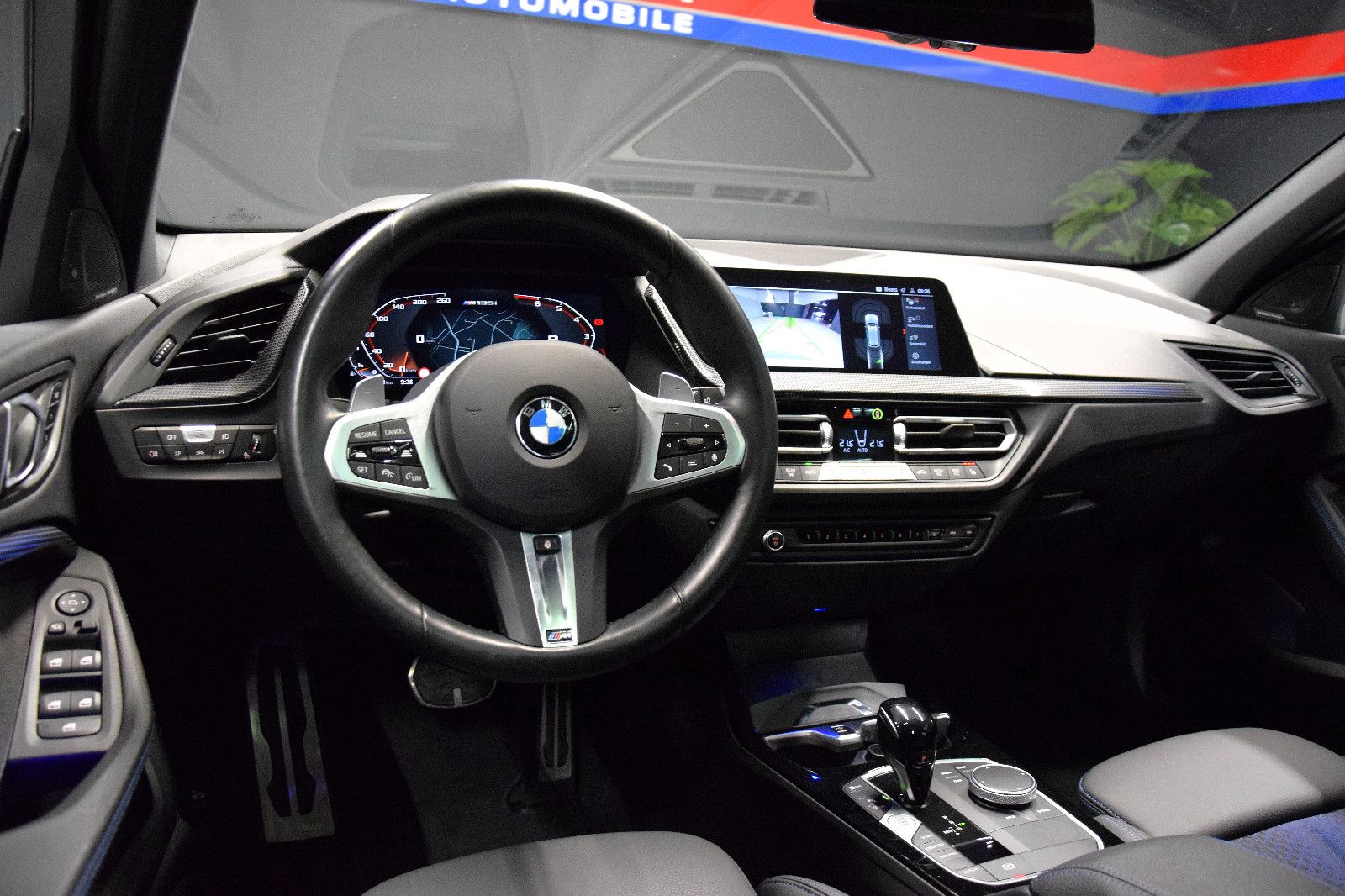 Fahrzeugabbildung BMW M135 i xDrive Panorama ACC harman/kardon HeadUp