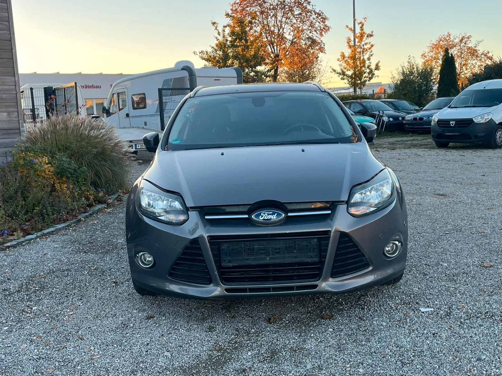 Ford Focus 2013 — rear view