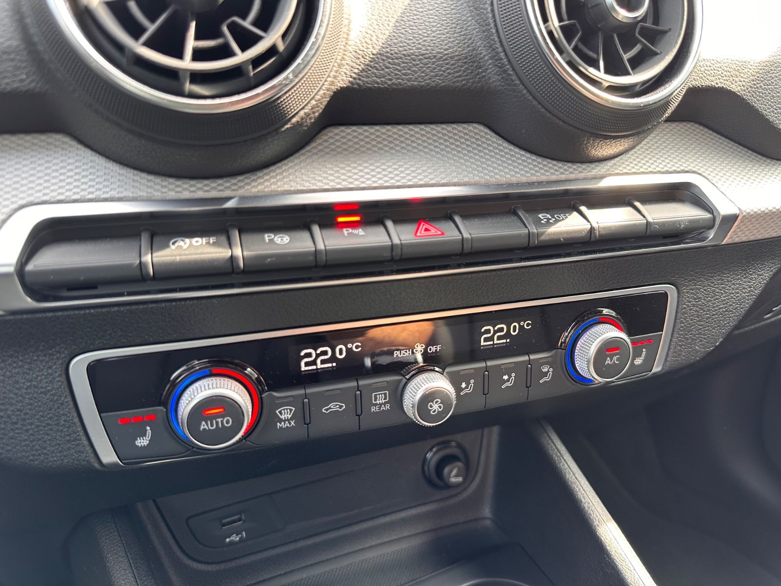 Fahrzeugabbildung Audi Q2 35 TFSI Navi/Virtual/APP/eHeck/RFK/PDC/LED